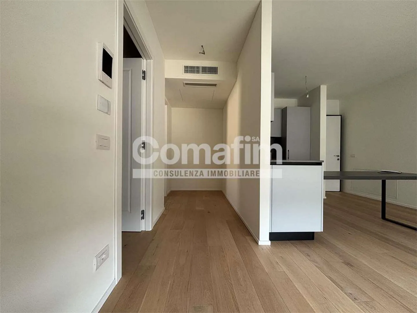 Chiasso: 2,5 Zimmer im 1. Stock - Modern mit Terrasse - Foto 2 von 13