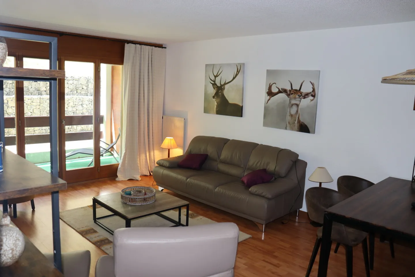 Stilvolle 2.5-Zimmer-Wohnung mit Balkon & 2 Einstellhallenplätzen! - Foto 2 di 10