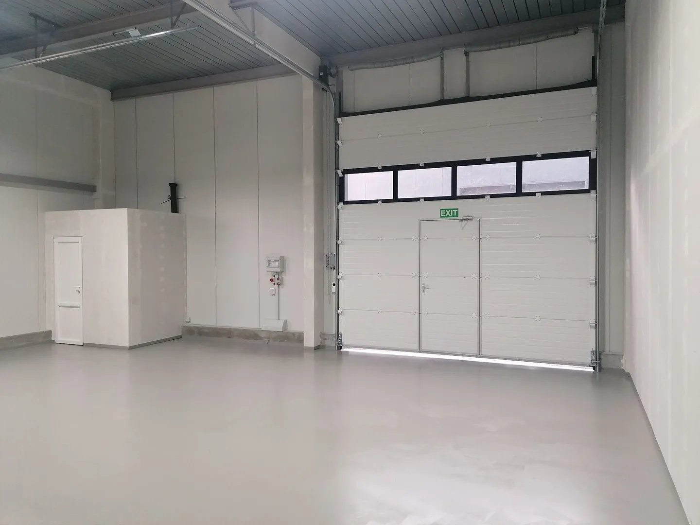 Mixed-use building for rent - Photo 1 of 3