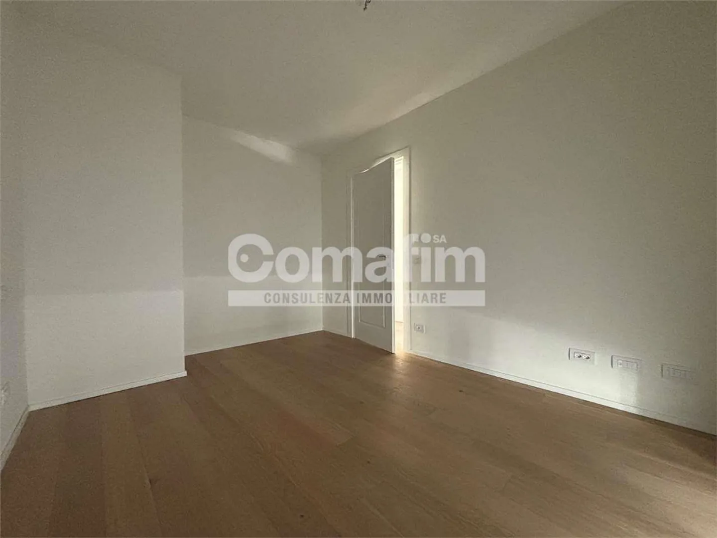 Chiasso: 2,5 Zimmer im 1. Stock - Modern mit Terrasse - Foto 8 von 13
