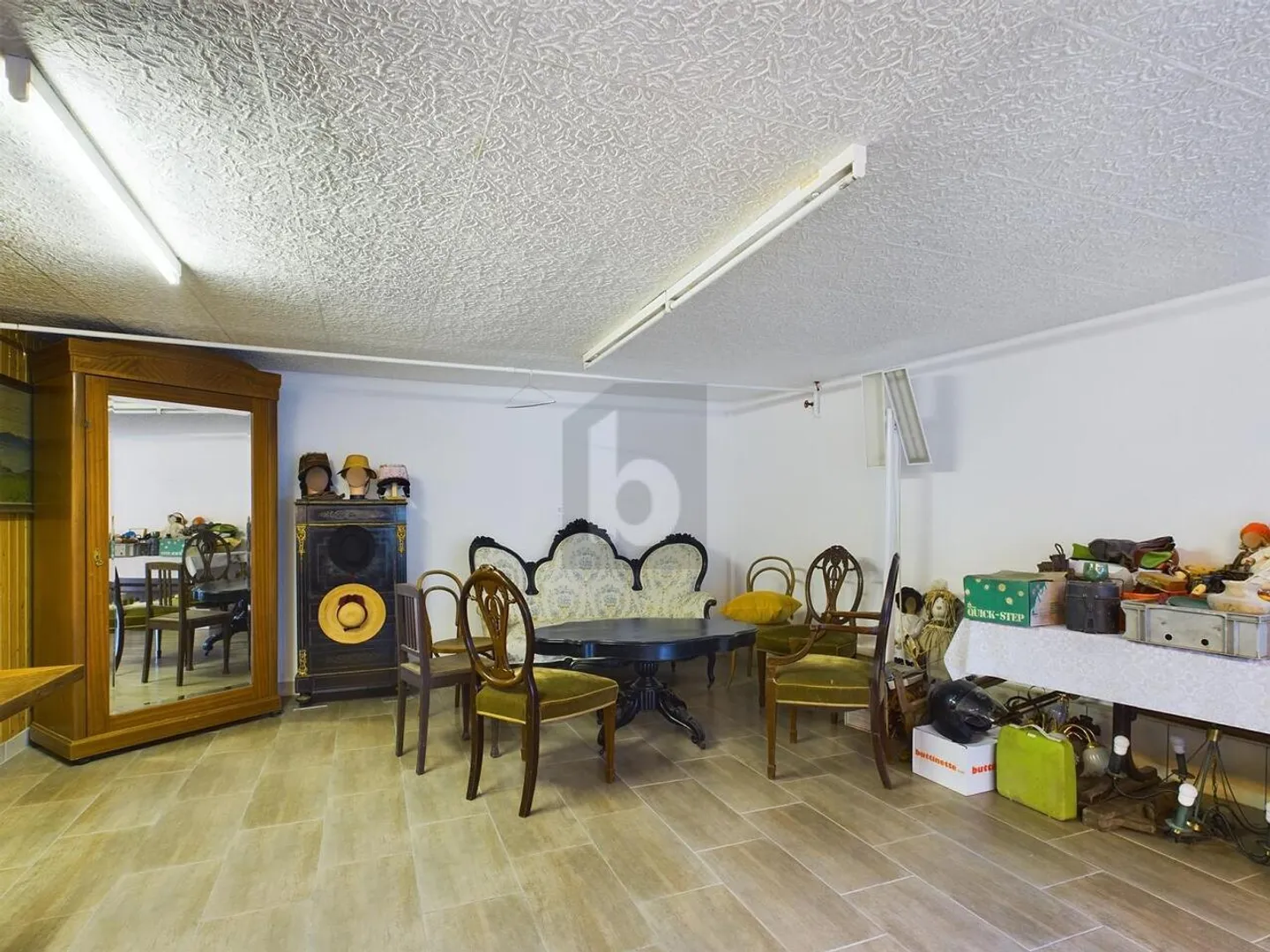 SPACIOUS IN A GOOD LOCATION - Photo 3 of 6