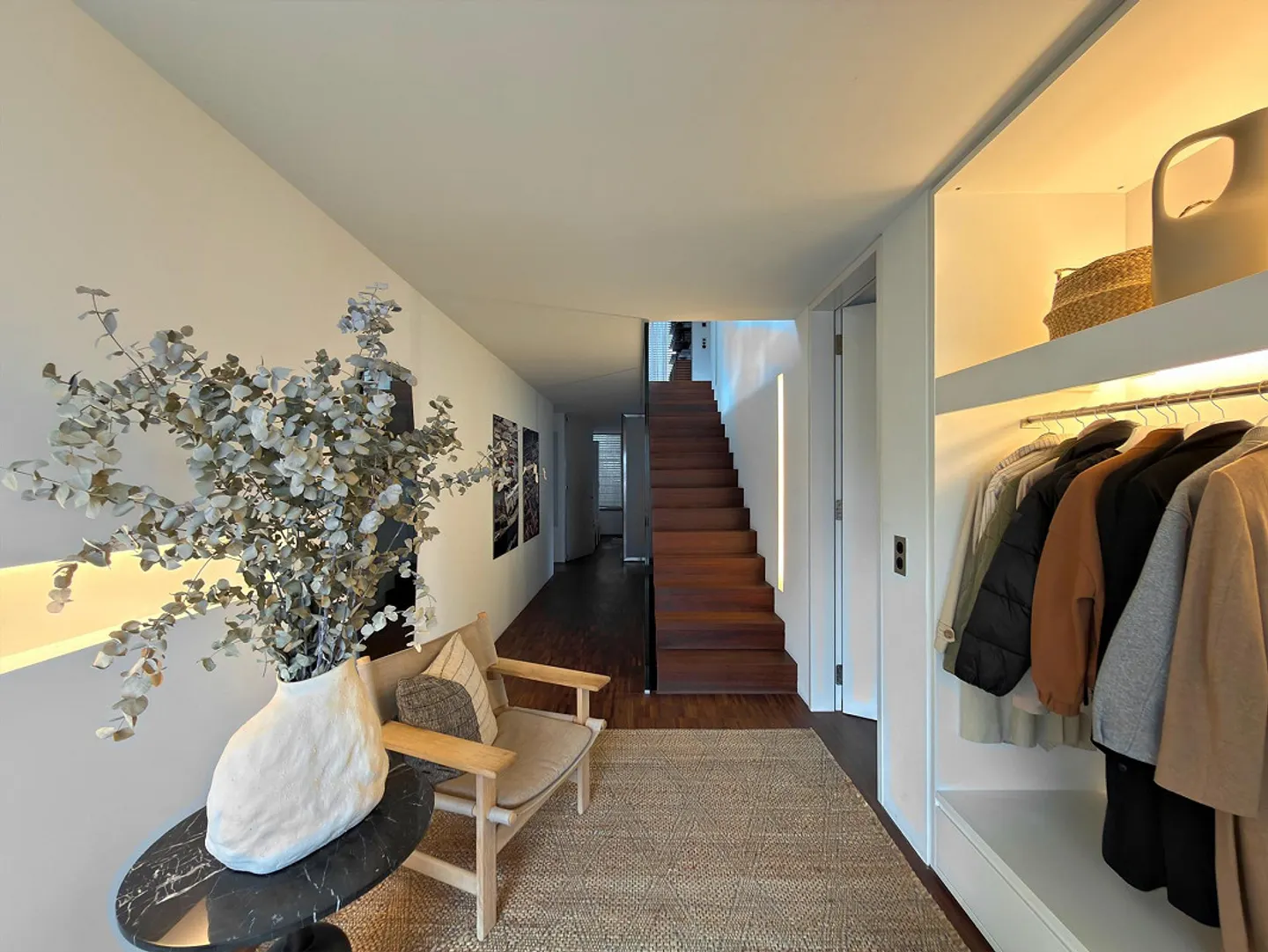 Moderne Architektenvilla mit Aussicht - Foto 1 von 6