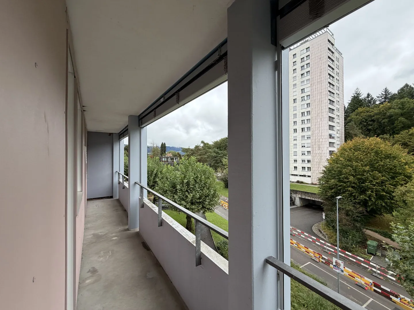 Appartamento luminoso con vista sul verde e grande balcone - Foto 4 di 8