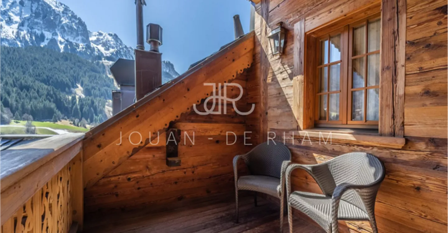Historic chalet in the heart of the village - Photo 2 of 7