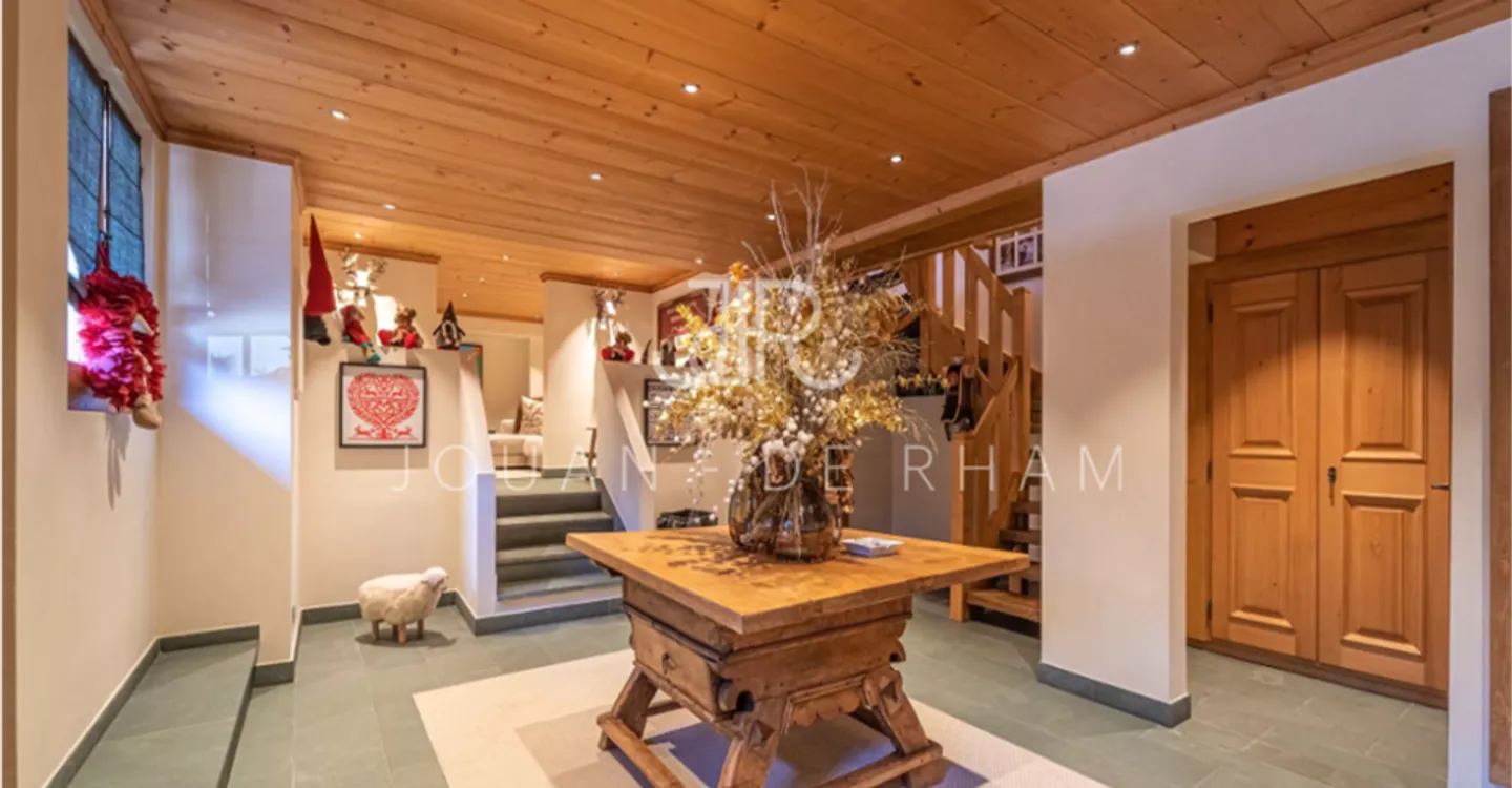 Historic chalet in the heart of the village - Photo 3 of 7