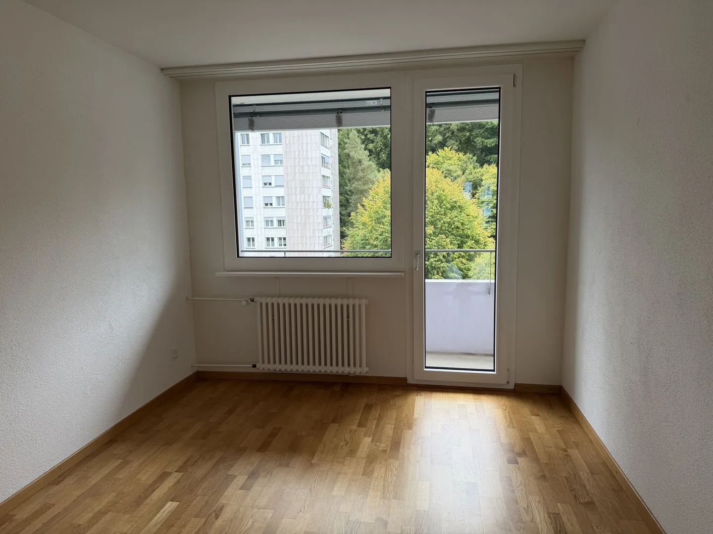 Appartamento luminoso con vista sul verde e grande balcone - Foto 5 di 8