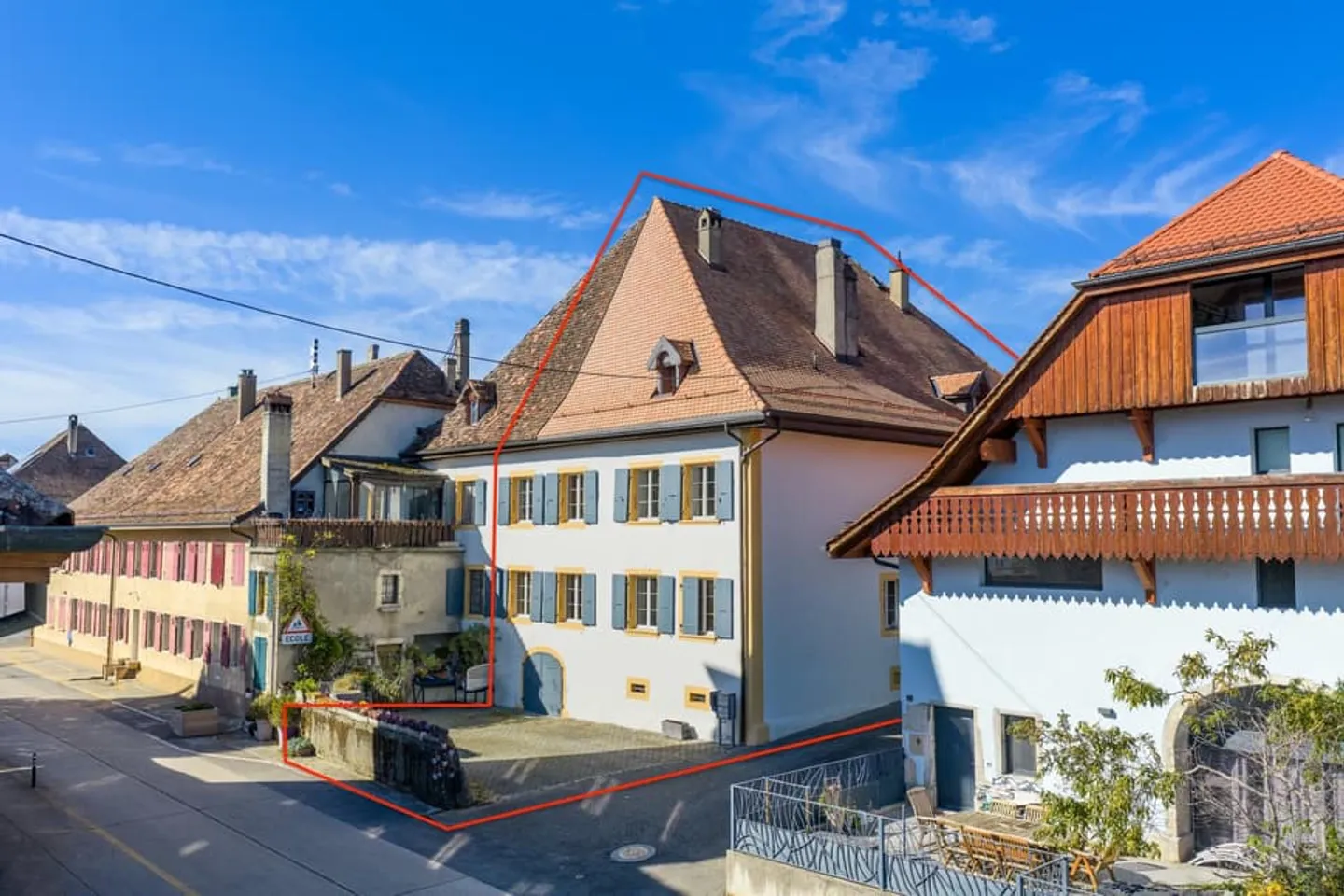 Village house with 2 apartments 3.5 and 6.5 rooms. Large garden. In Rances. - Photo 1 of 13