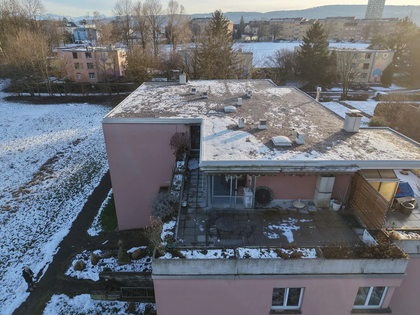 Dreamlike sun terrace with a view: Temporary living happiness in Dübendorf - Photo 15 of 17