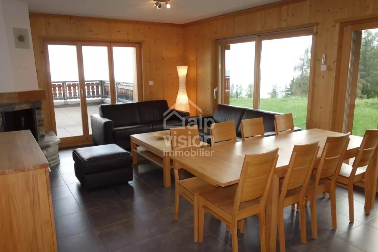 APPARTAMENTO 4.5 ARREDATO SKI-IN-SKI-OUT CON TERRAZZA E GIARDINO - Foto 1 di 12