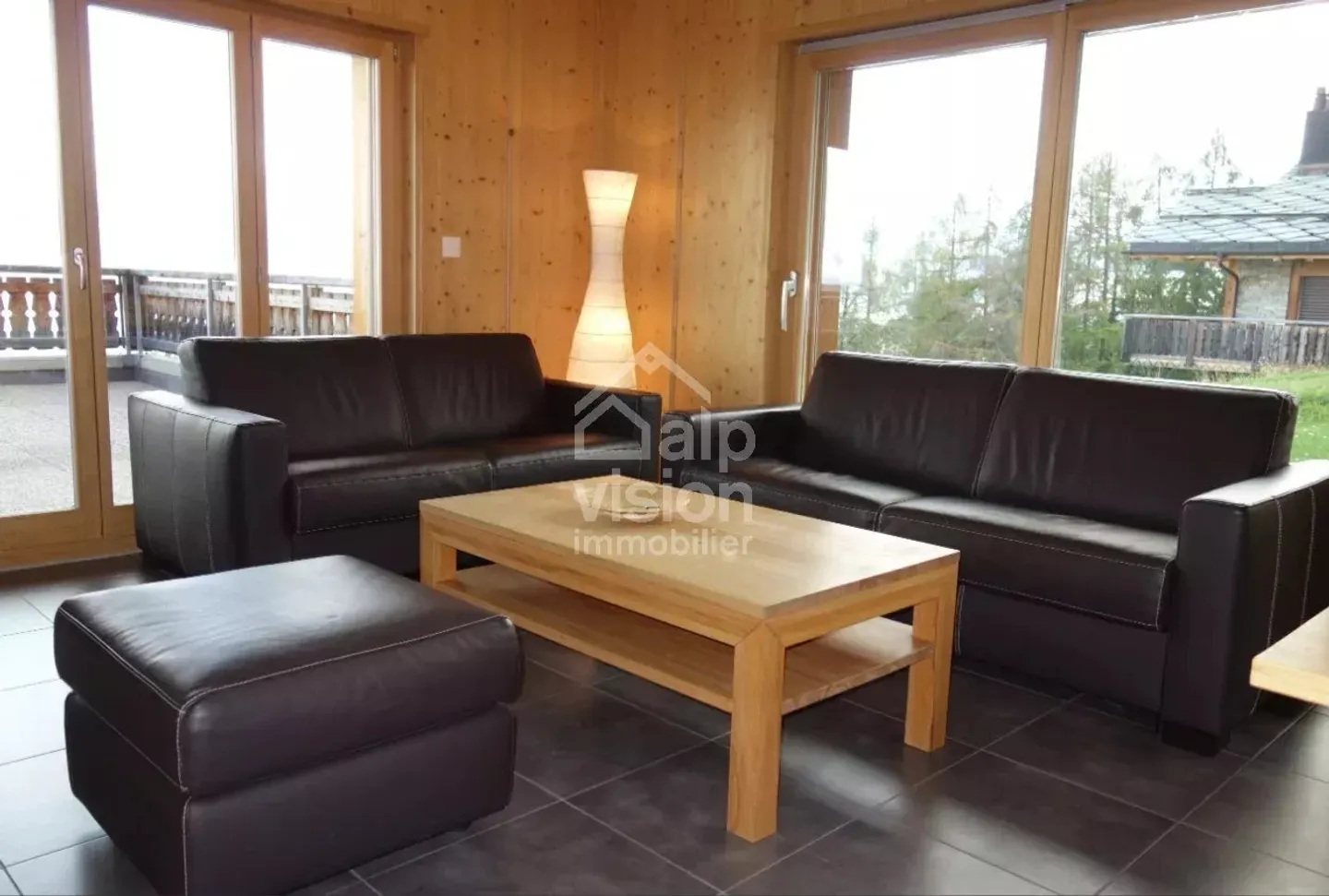 APPARTAMENTO 4.5 ARREDATO SKI-IN-SKI-OUT CON TERRAZZA E GIARDINO - Foto 4 di 12