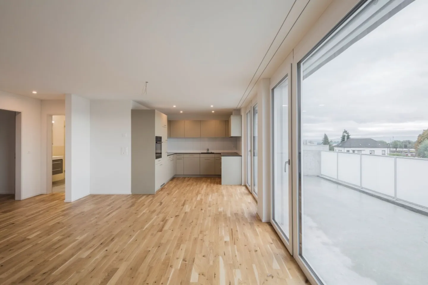 Moderno attico in standard di proprietà - Foto 2 di 11