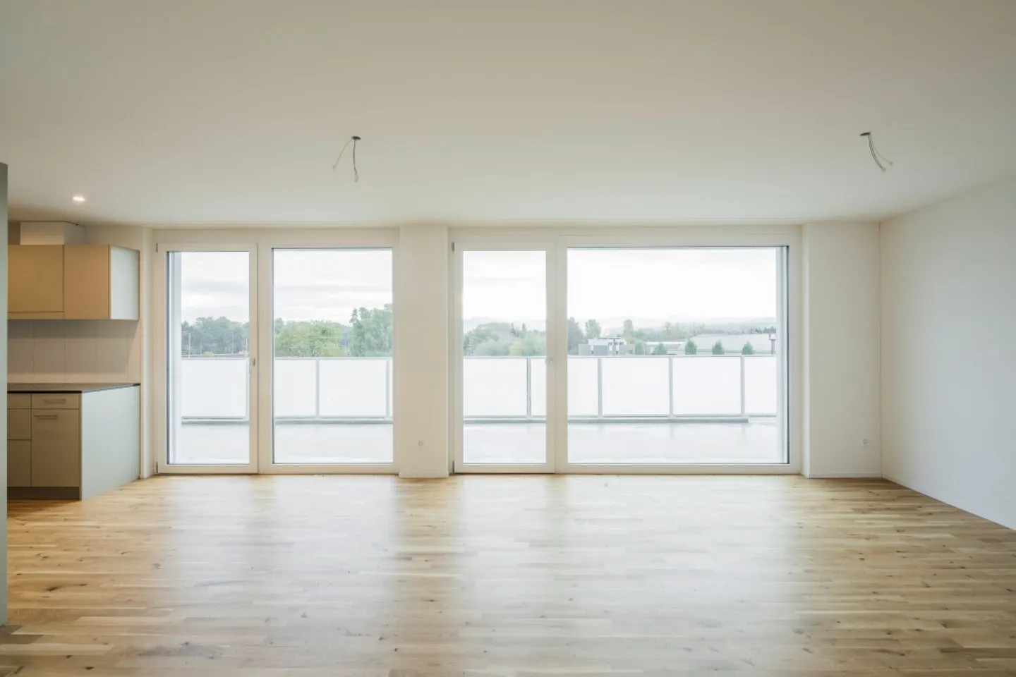 Moderno attico in standard di proprietà - Foto 3 di 11