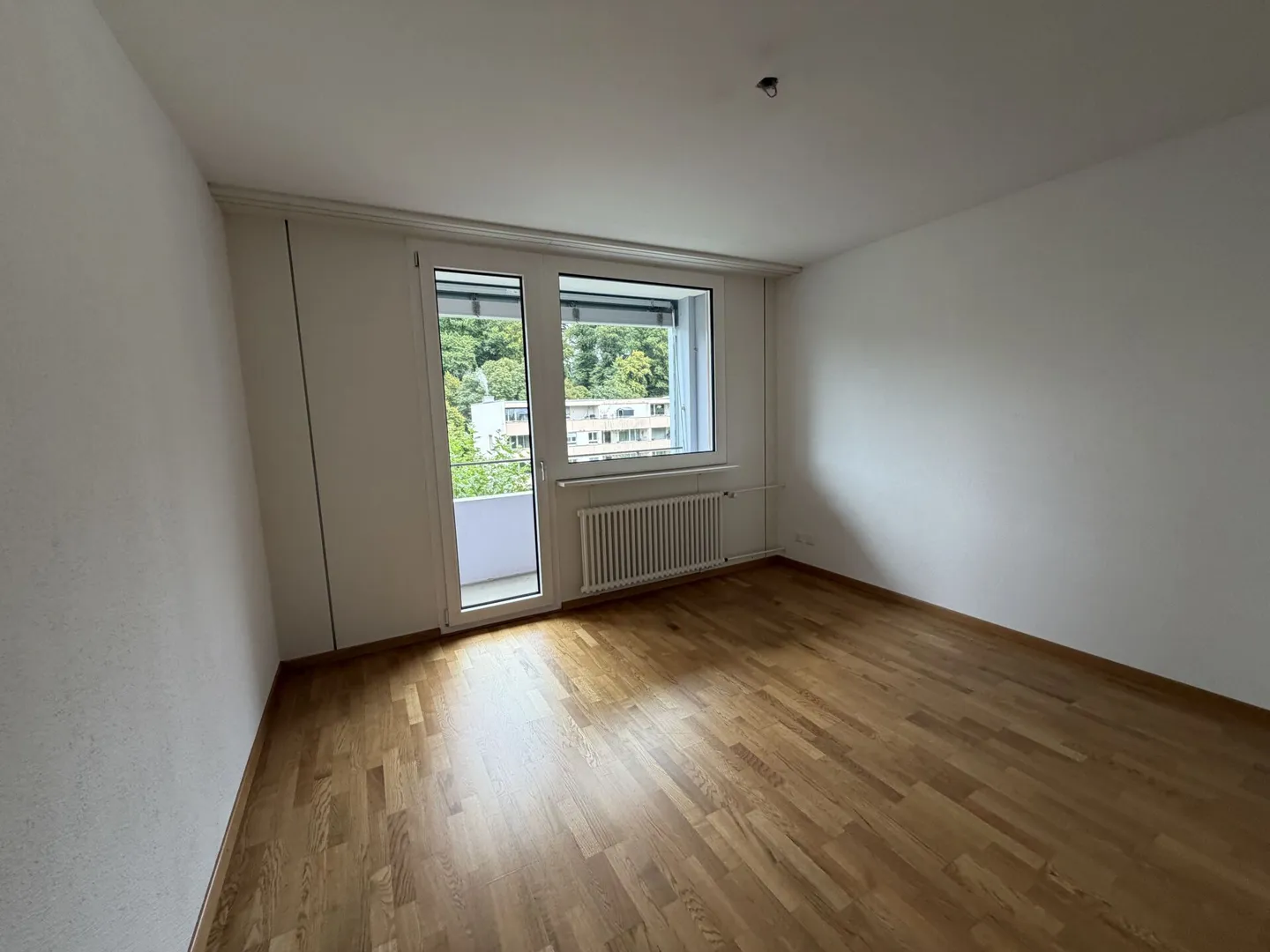 Appartamento luminoso con vista sul verde e grande balcone - Foto 7 di 8
