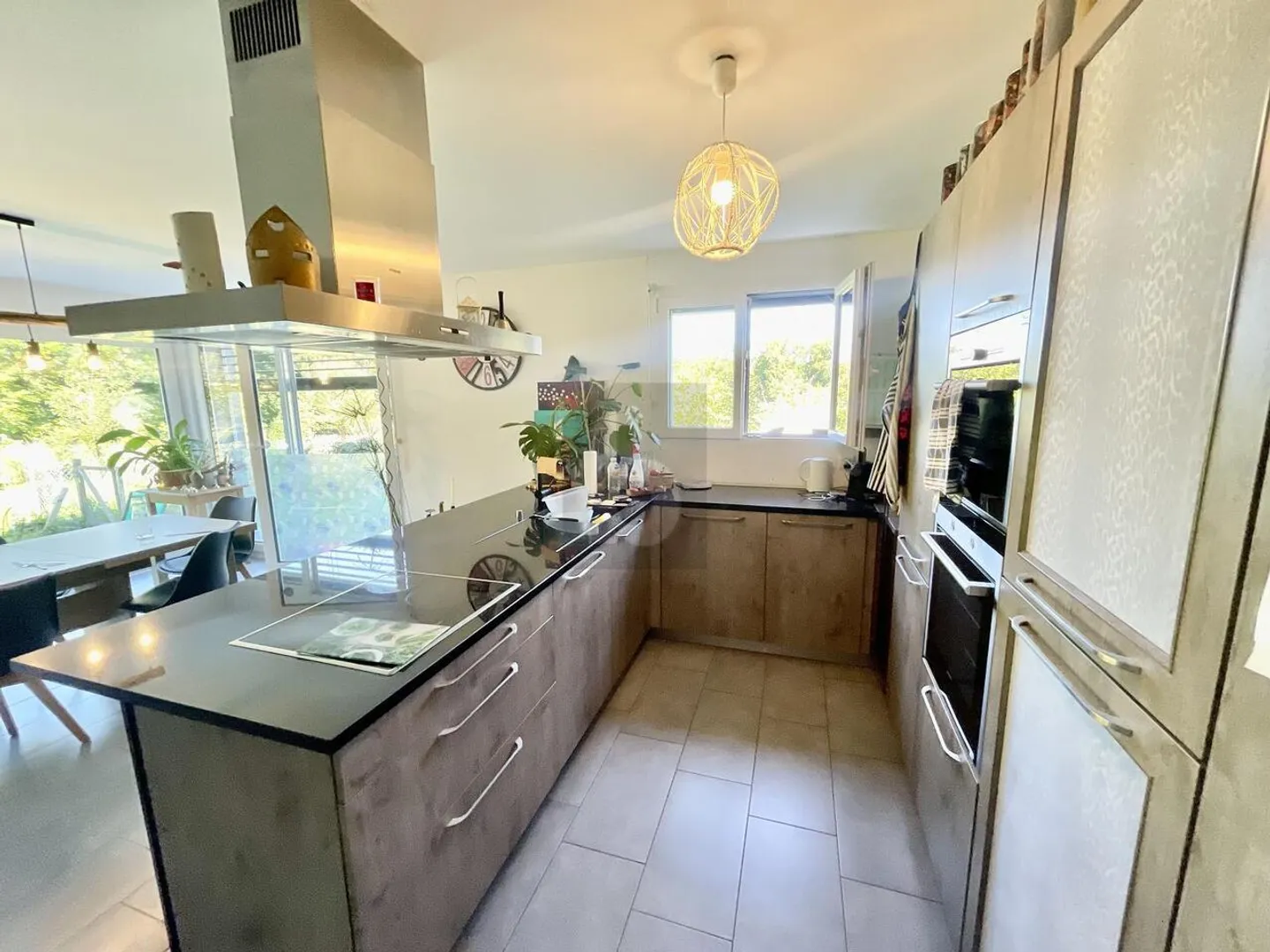 SPLENDID SPACIOUS WITH INDEPENDENT STUDIO - Photo 4 of 6