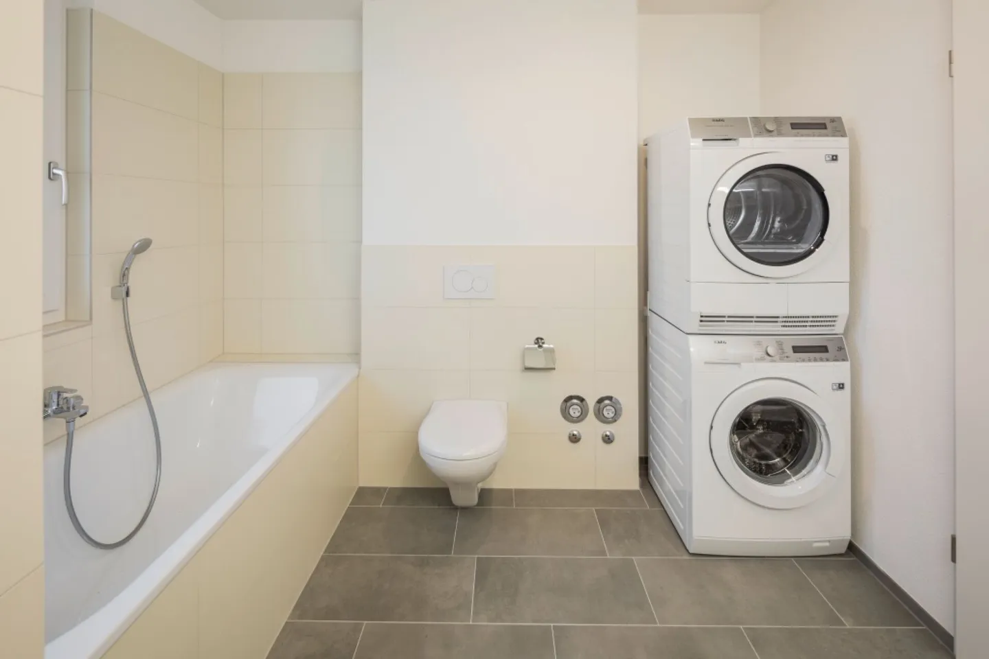 Moderno attico in standard di proprietà - Foto 5 di 11