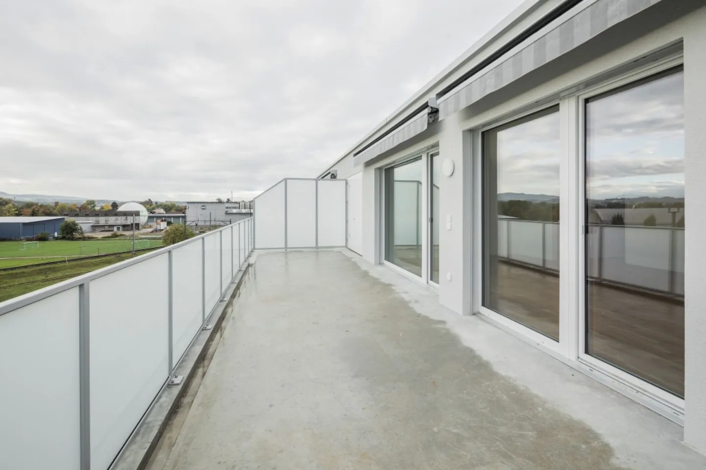 Moderno attico in standard di proprietà - Foto 10 di 11