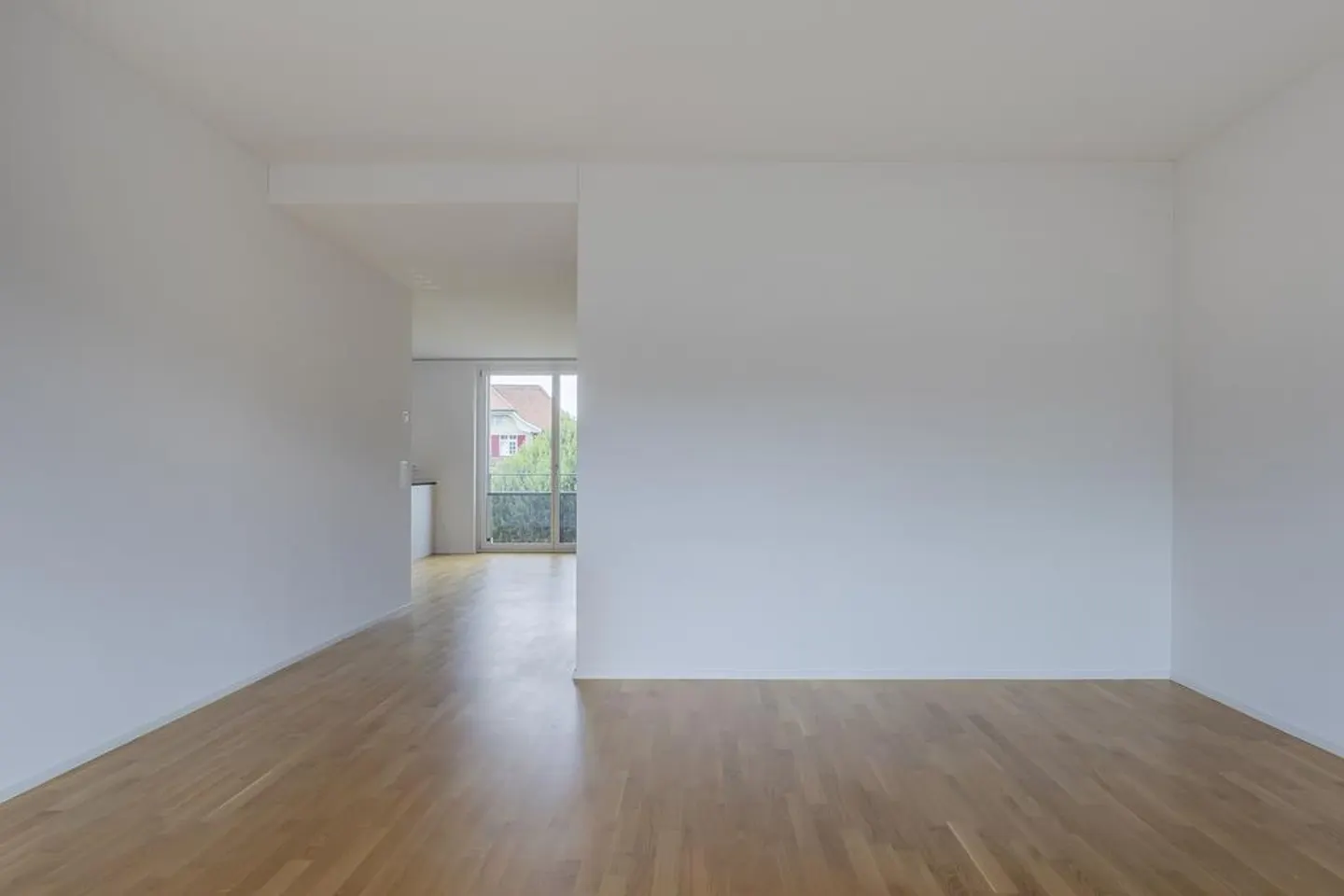 This 2.5-room apartment will convince you - Photo 3 of 10