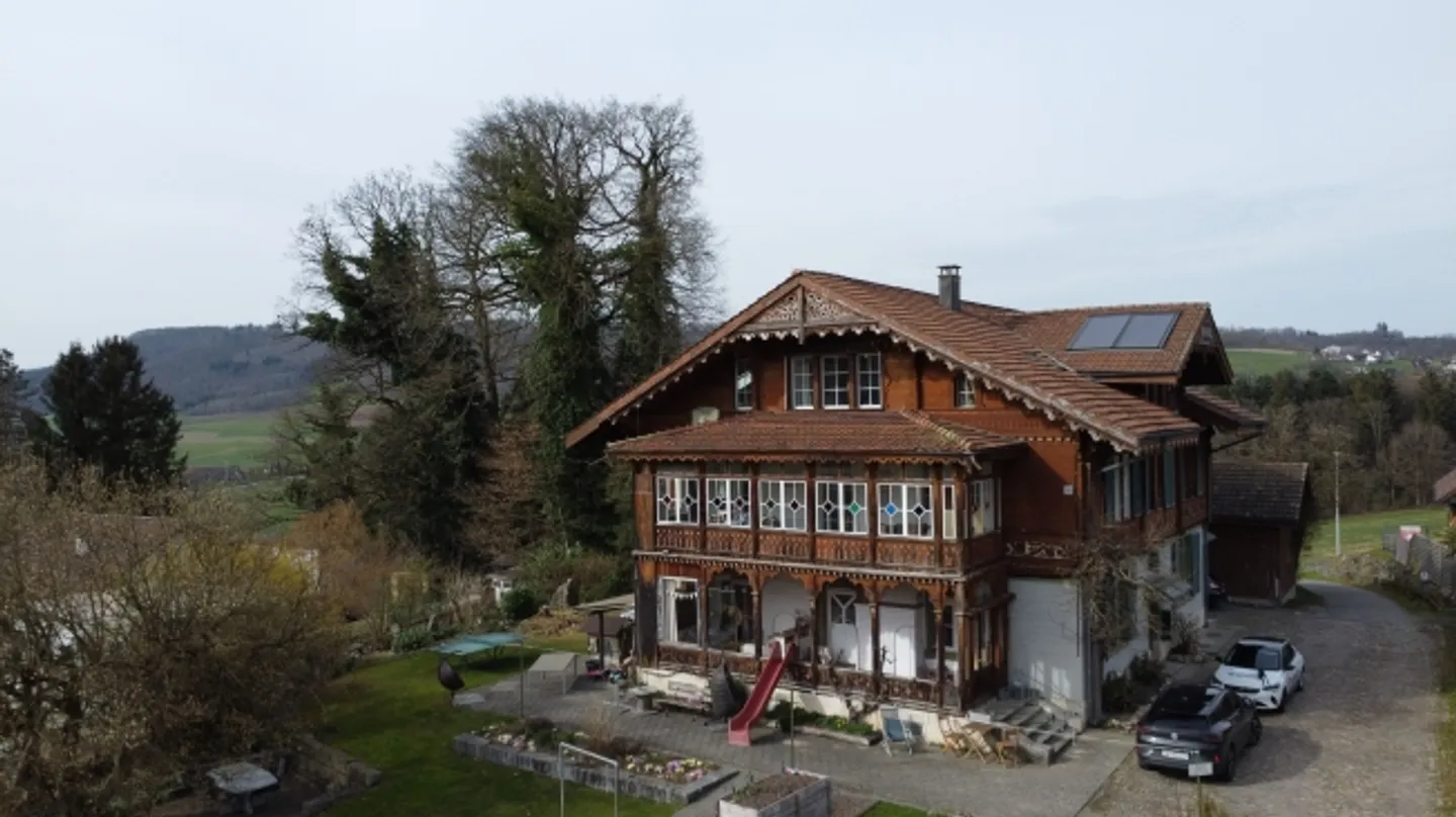 MFH a Safenwil - Completamente affittato con terreno edificabile aggiuntivo e studi di progetto esistenti - Foto 1 di 13