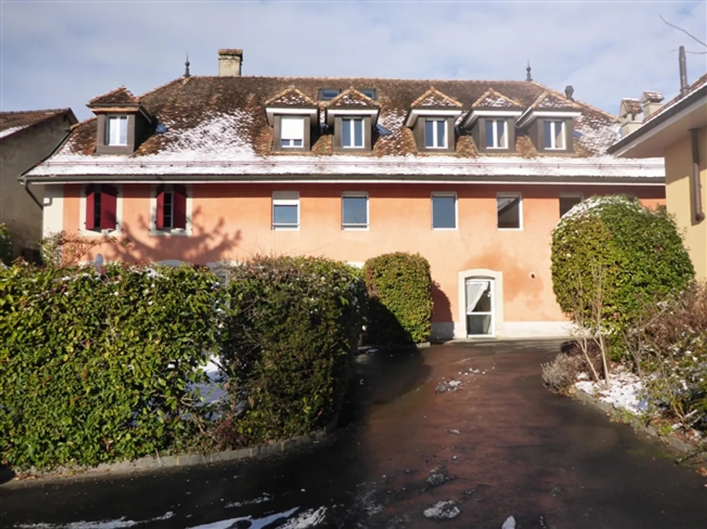 Charming penthouse apartment with 4.5 rooms and an intermediate space - Photo 1 of 9