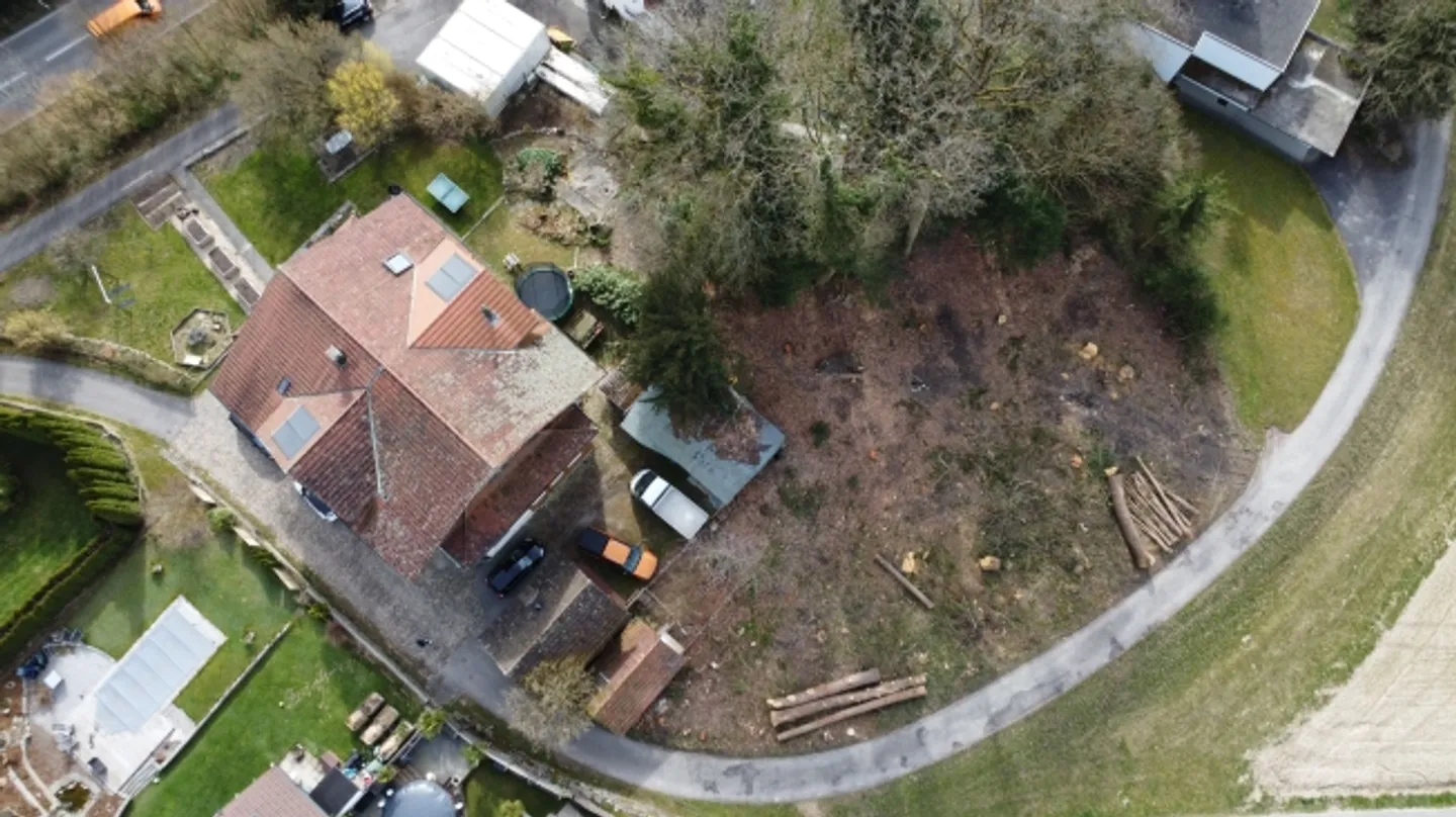 MFH a Safenwil - Completamente affittato con terreno edificabile aggiuntivo e studi di progetto esistenti - Foto 3 di 13
