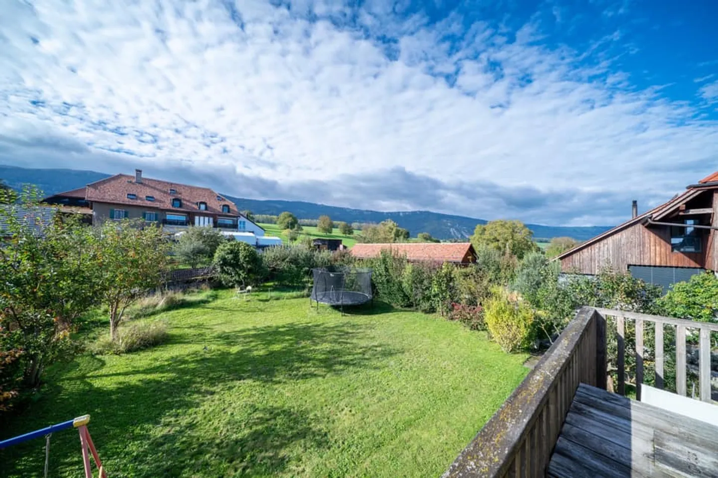 Village house with 2 apartments 3.5 and 6.5 rooms. Large garden. In Rances. - Photo 2 of 13