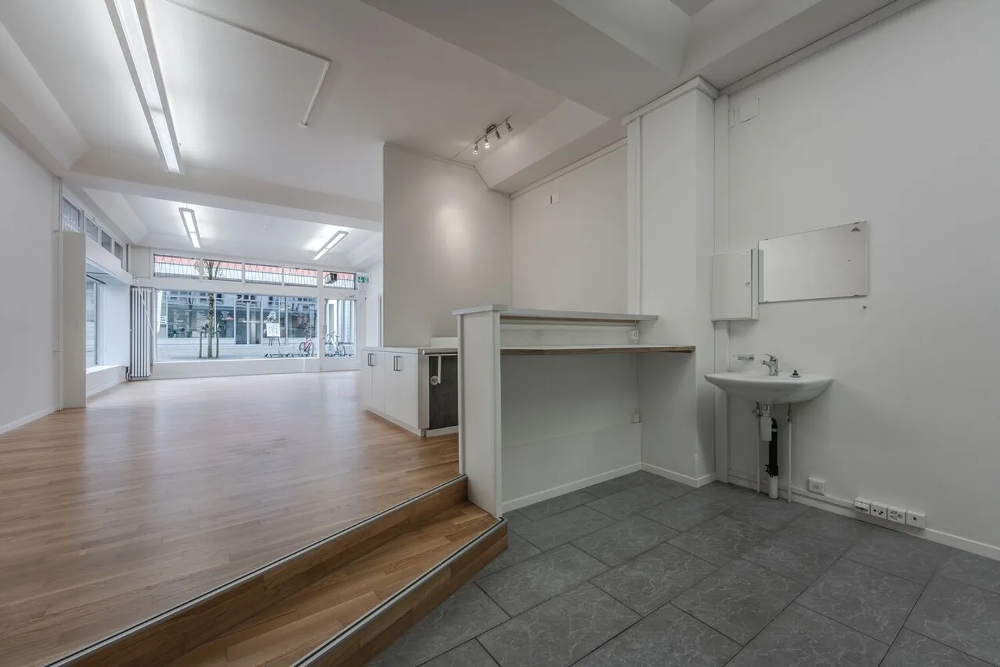 Il tuo nuovo spazio commerciale o di vendita nel mezzo della via del mercato - Foto 4 di 8