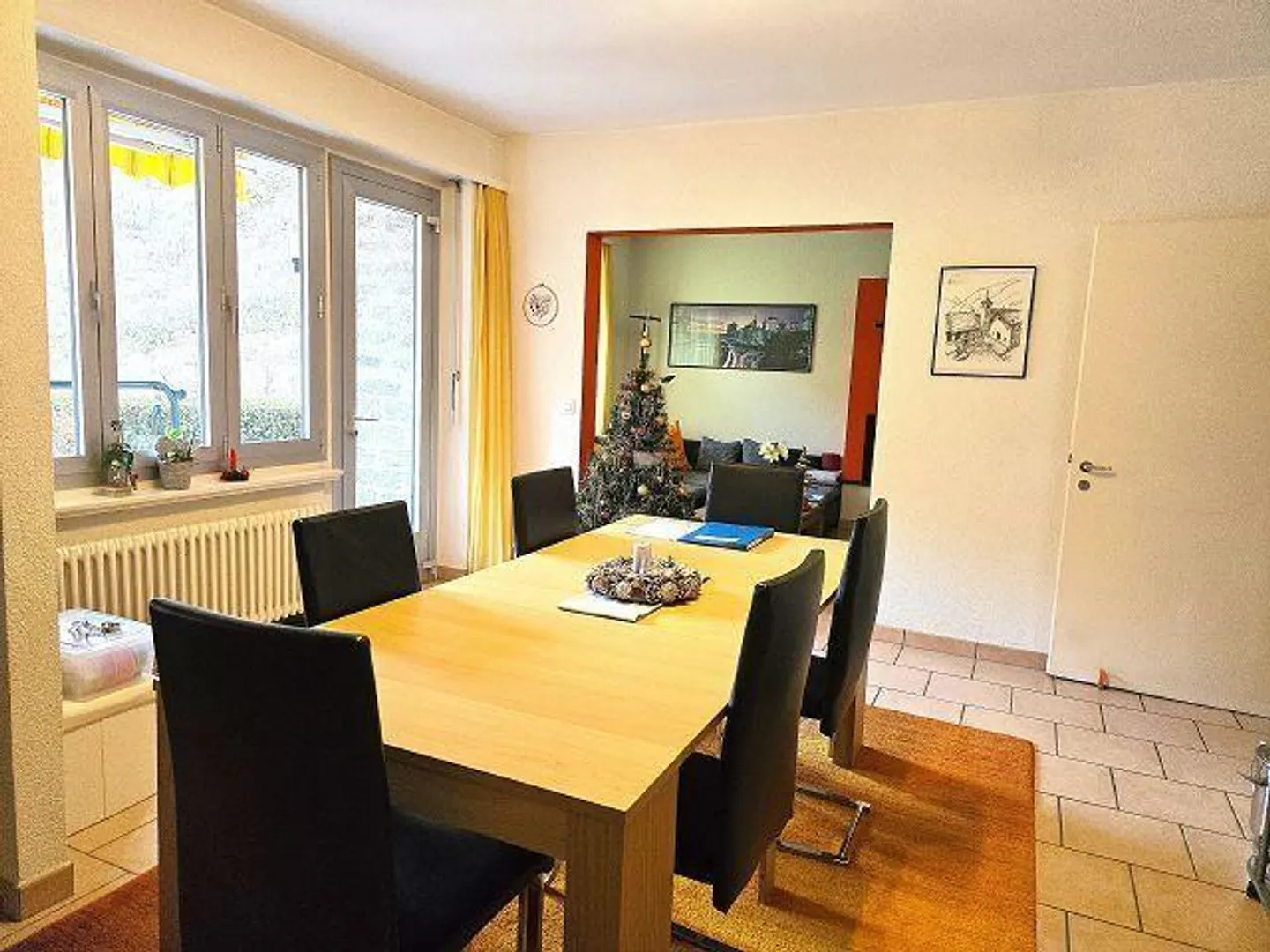 Schönes 5,5-Zimmer-Haus mit großem Grundstück und Garage, schöner Blick... - Foto 4 von 38