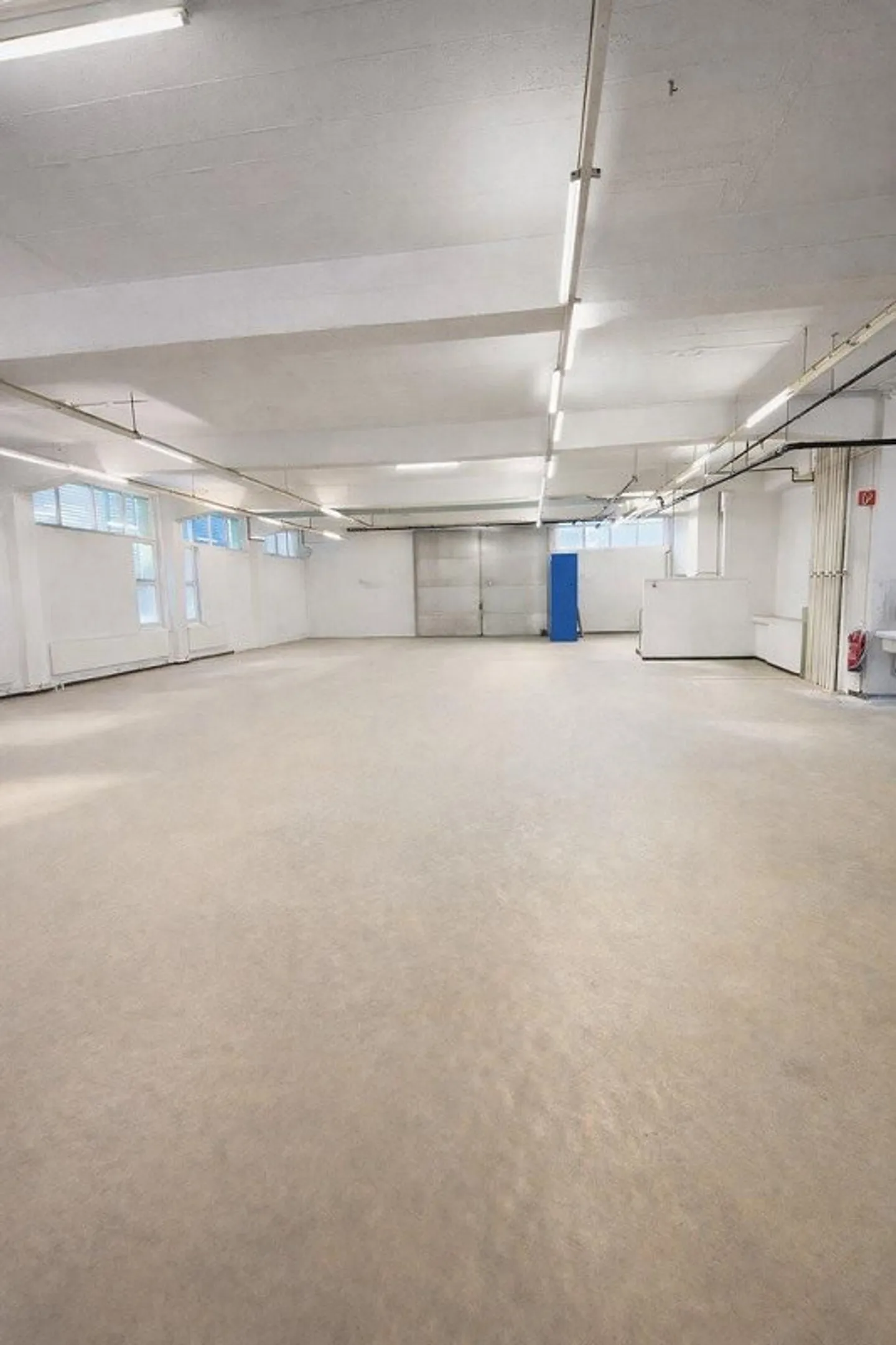 Spazio commerciale versatile in posizione privilegiata - ideale per produzione e magazzino - Foto 1 di 9