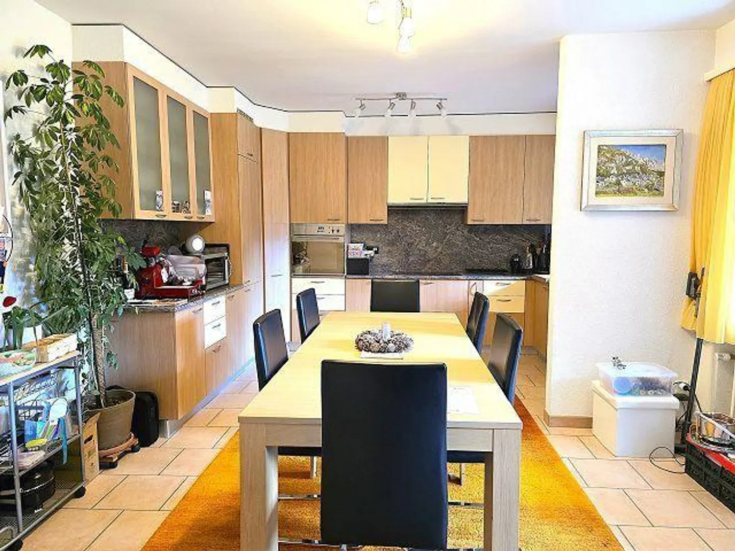 Schönes 5,5-Zimmer-Haus mit großem Grundstück und Garage, schöner Blick... - Foto 7 von 38