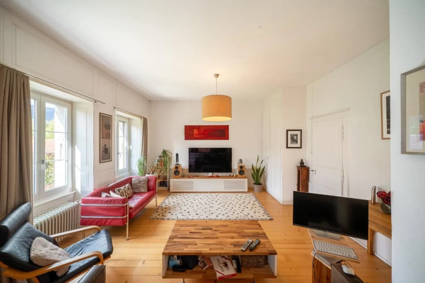 Village house with 2 apartments 3.5 and 6.5 rooms. Large garden. In Rances. - Photo 4 of 13