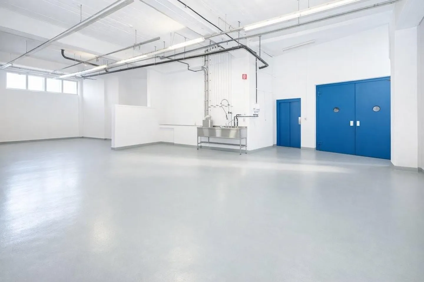 Spazio commerciale versatile in posizione privilegiata - ideale per produzione e magazzino - Foto 4 di 9