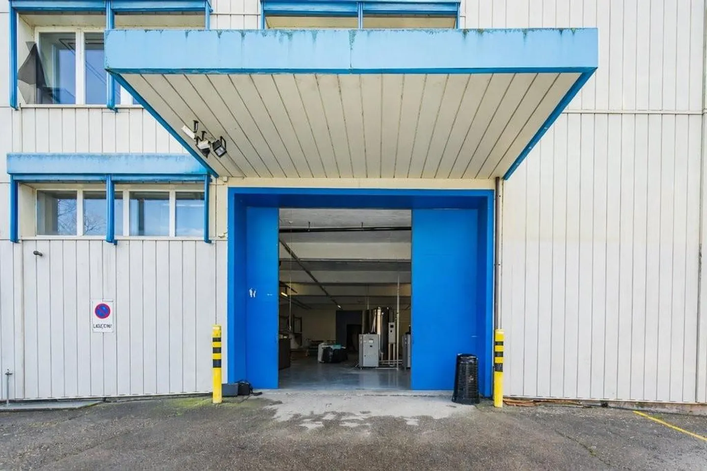 Spazio commerciale versatile in posizione privilegiata - ideale per produzione e magazzino - Foto 5 di 9