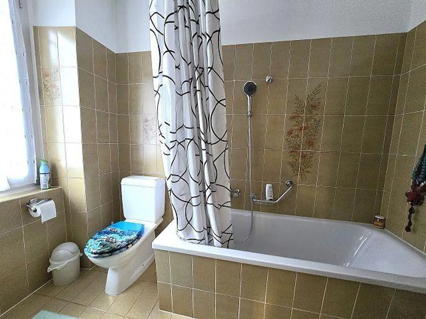 Schönes 5,5-Zimmer-Haus mit großem Grundstück und Garage, schöner Blick... - Foto 16 von 38