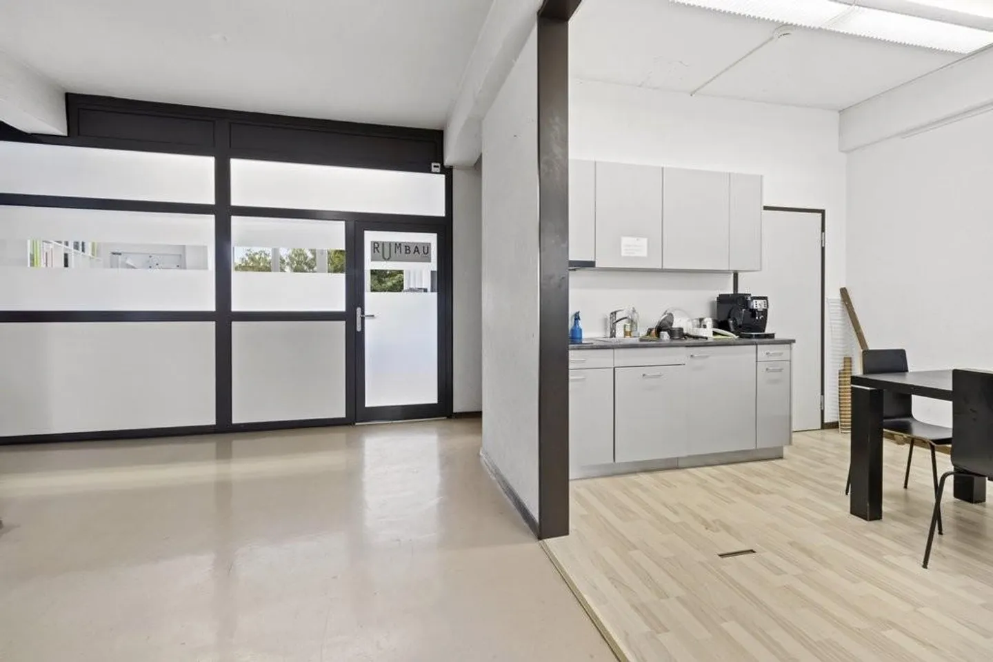 Spazio commerciale versatile in posizione privilegiata - ideale per produzione e magazzino - Foto 6 di 9