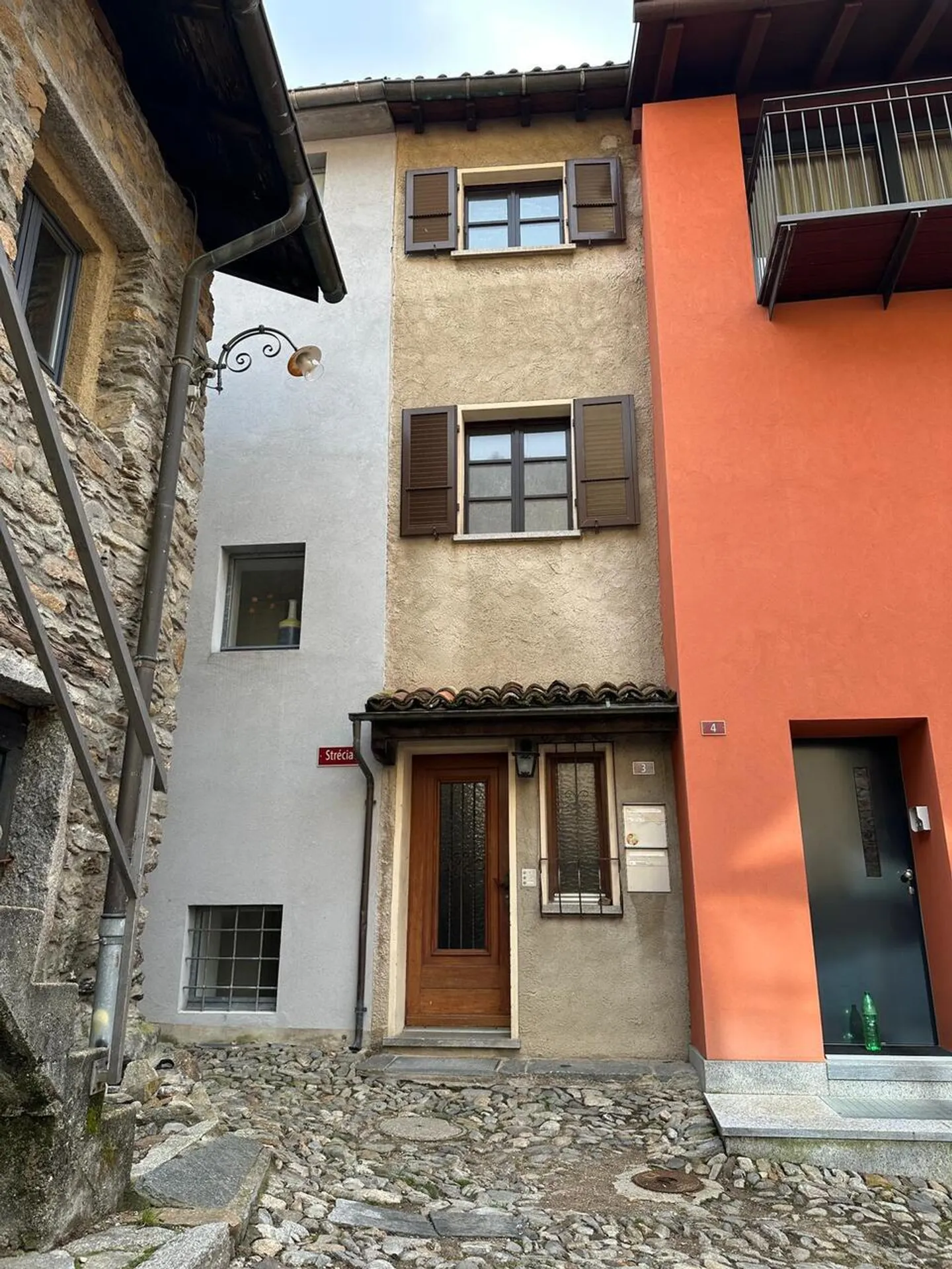 Casa bifamiliare con rustico e giardino nel centro - Foto 3 di 14