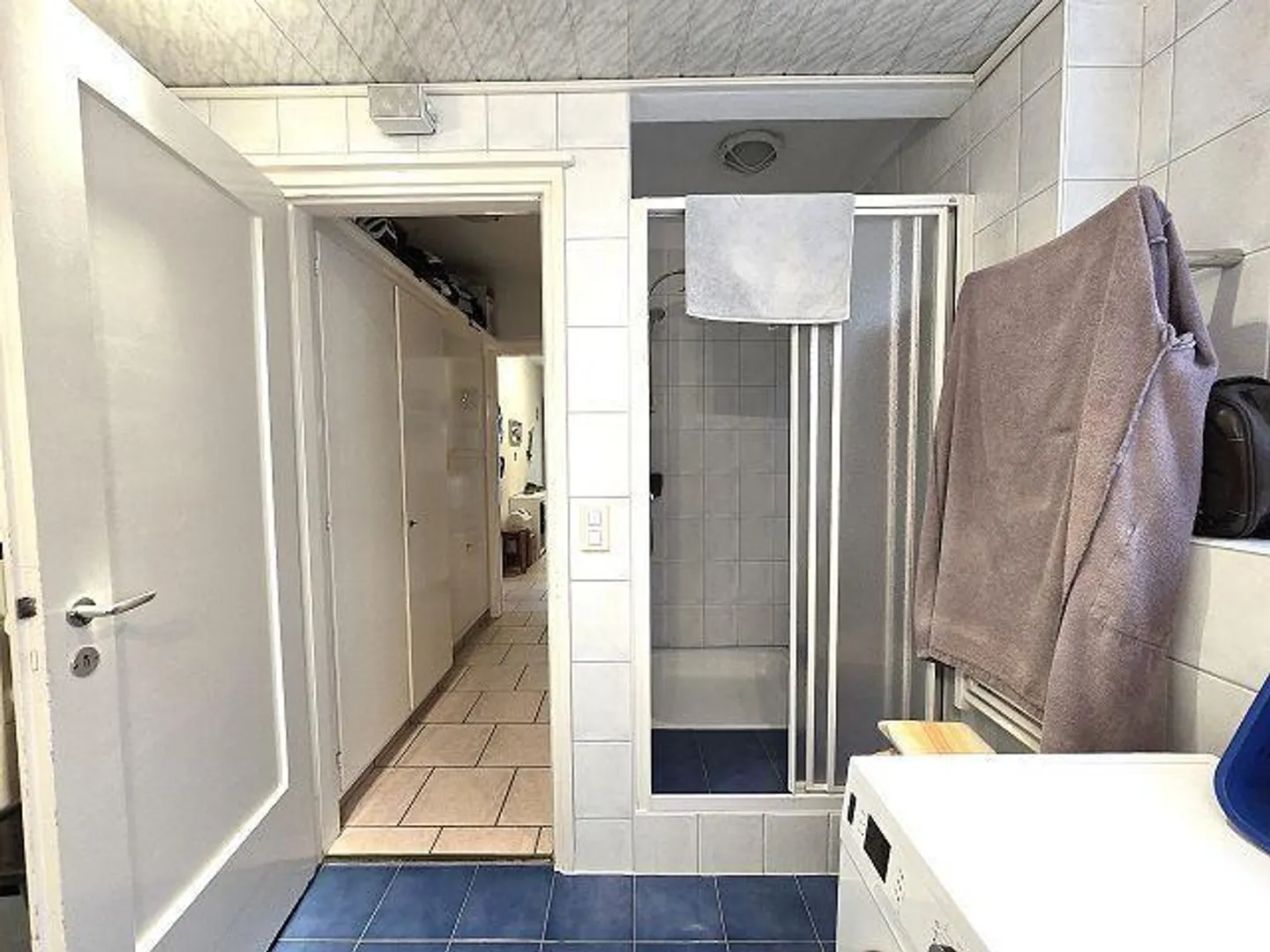 Schönes 5,5-Zimmer-Haus mit großem Grundstück und Garage, schöner Blick... - Foto 17 von 38
