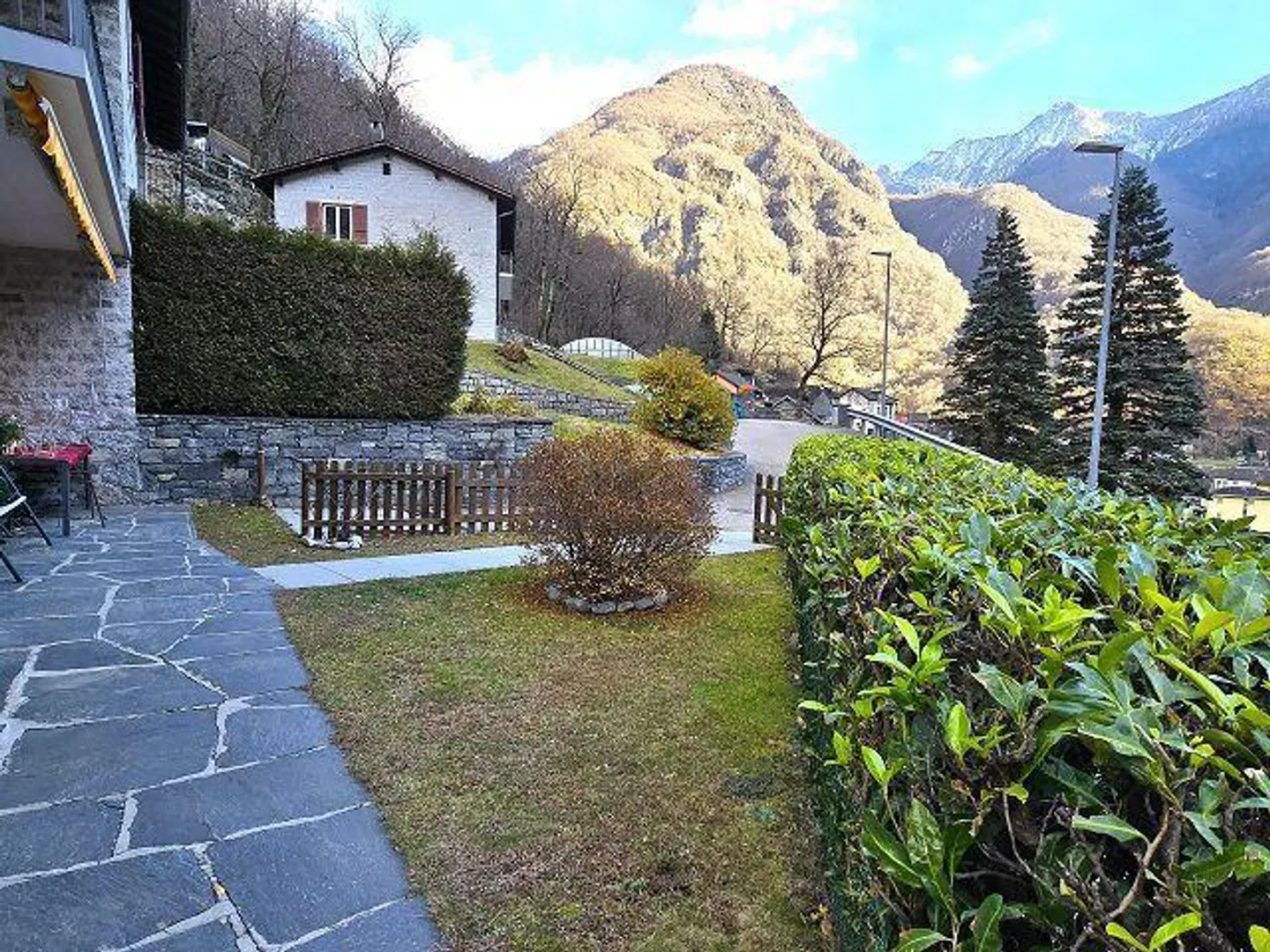 Schönes 5,5-Zimmer-Haus mit großem Grundstück und Garage, schöner Blick... - Foto 24 von 38