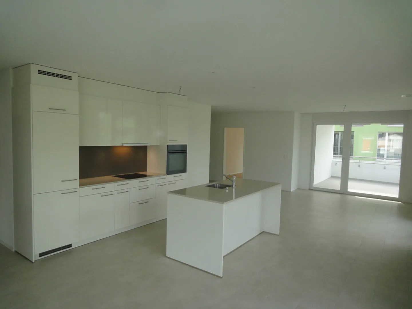 APPARTEMENT MODERNE DANS UN EMPLACEMENT CALME - Photo 1 sur 9