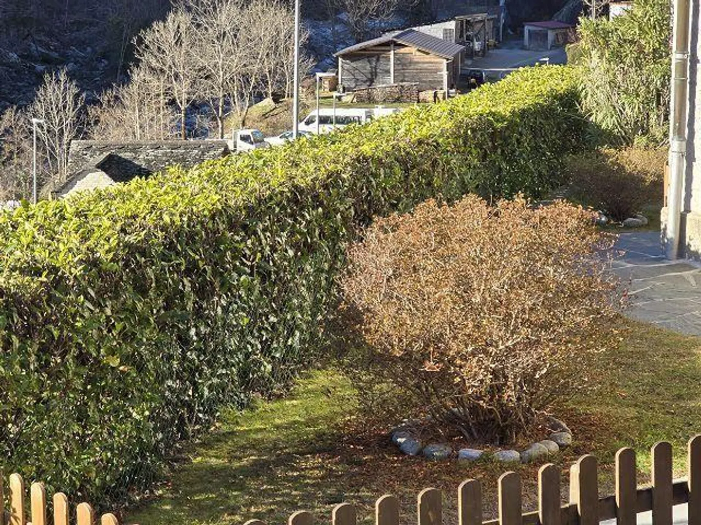 Schönes 5,5-Zimmer-Haus mit großem Grundstück und Garage, schöner Blick... - Foto 25 von 38