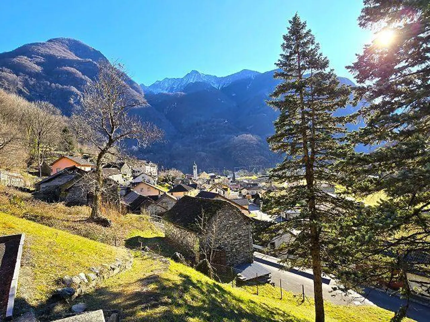 Schönes 5,5-Zimmer-Haus mit großem Grundstück und Garage, schöner Blick... - Foto 30 von 38