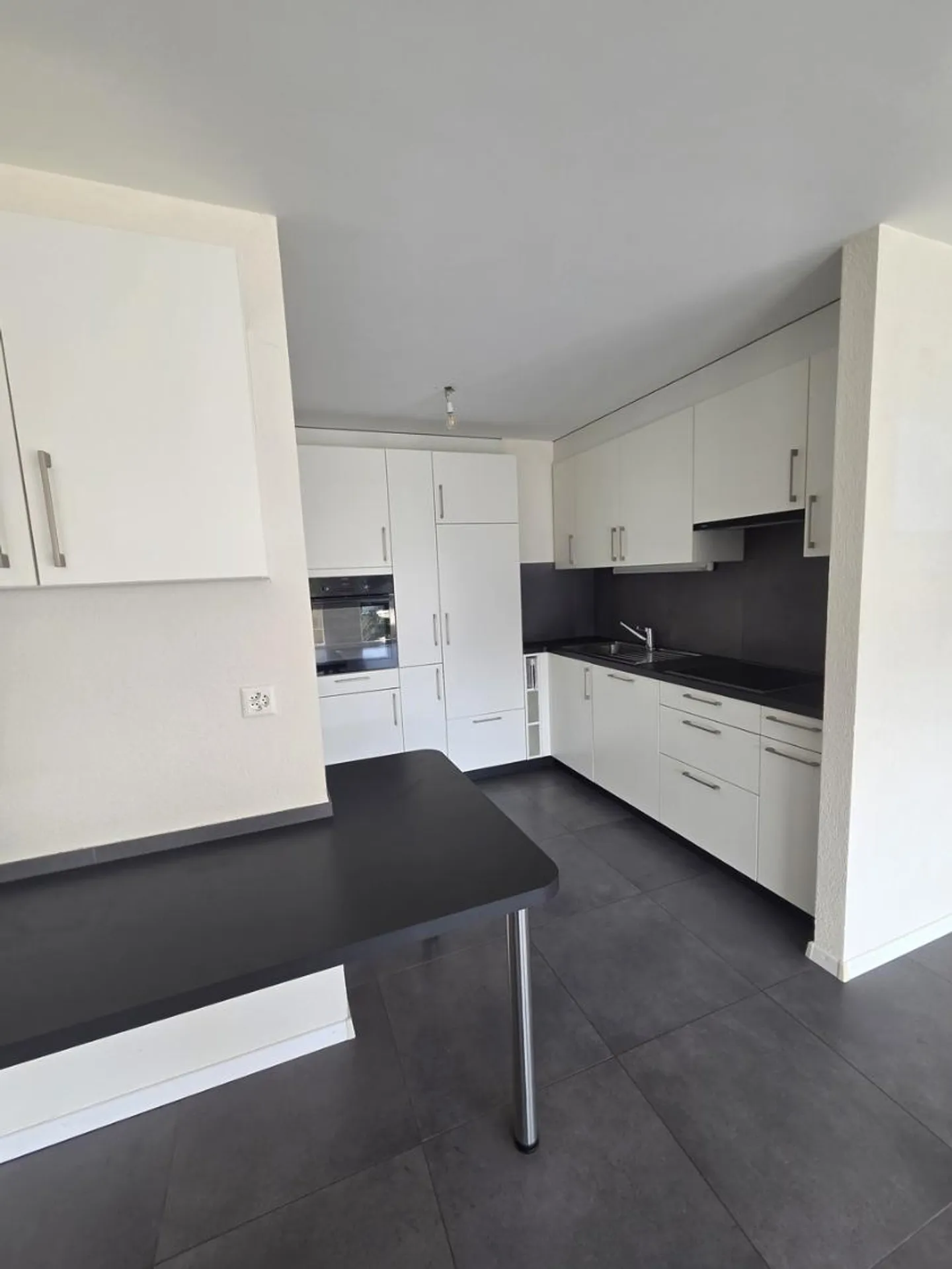 Modernes Apartment mit Balkon - Foto 1 von 9