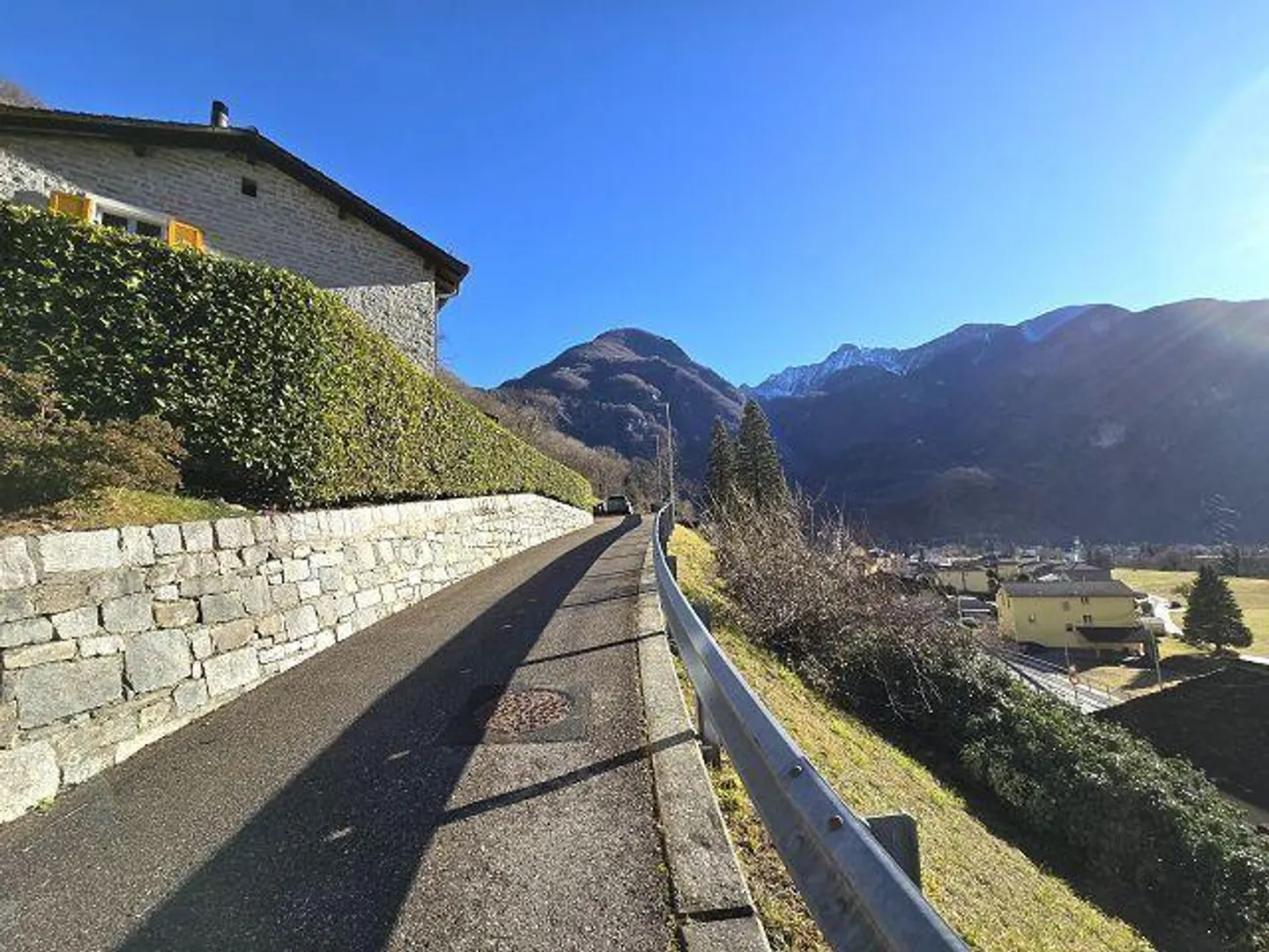 Schönes 5,5-Zimmer-Haus mit großem Grundstück und Garage, schöner Blick... - Foto 31 von 38
