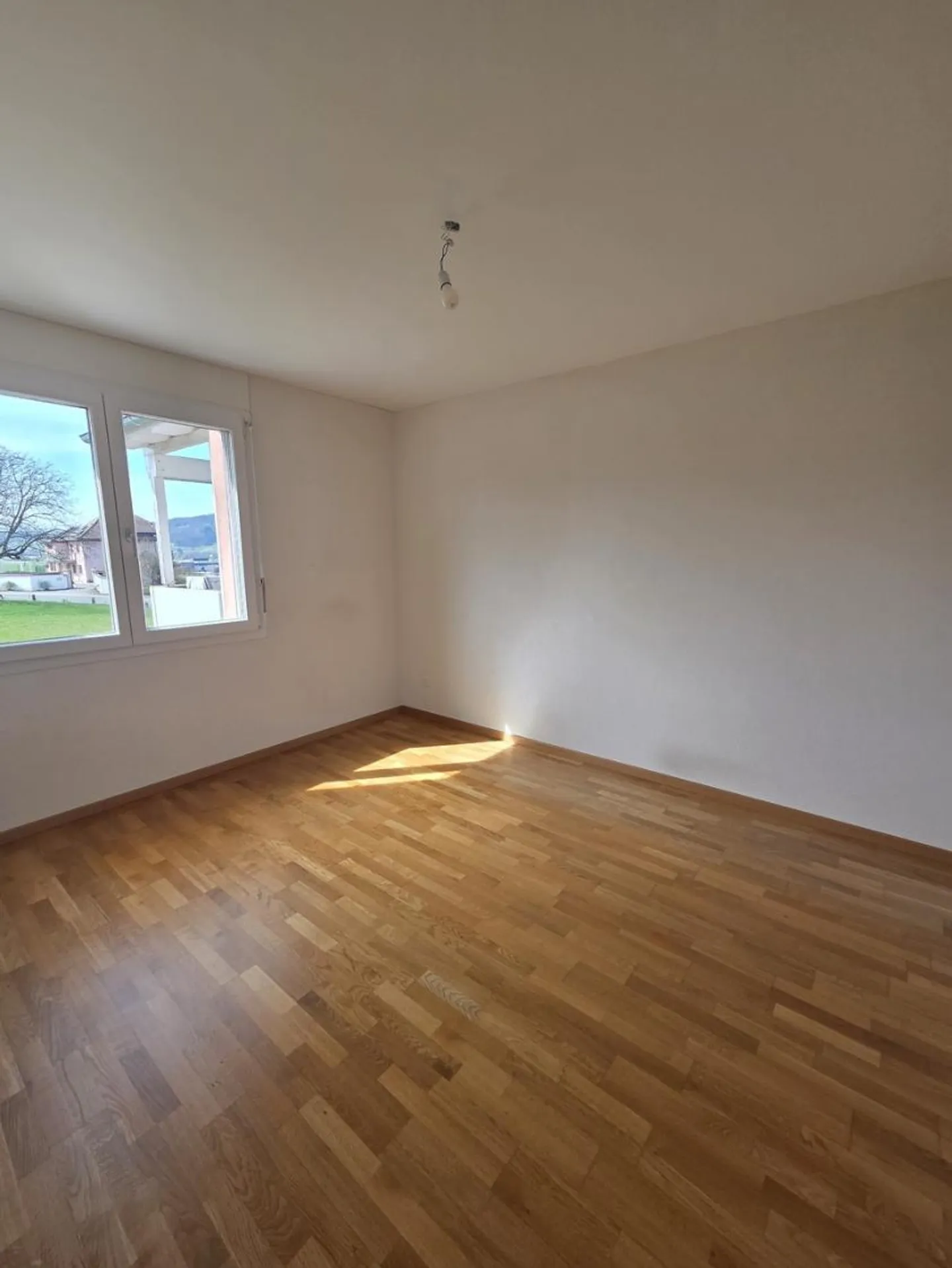 Modernes Apartment mit Balkon - Foto 3 von 9