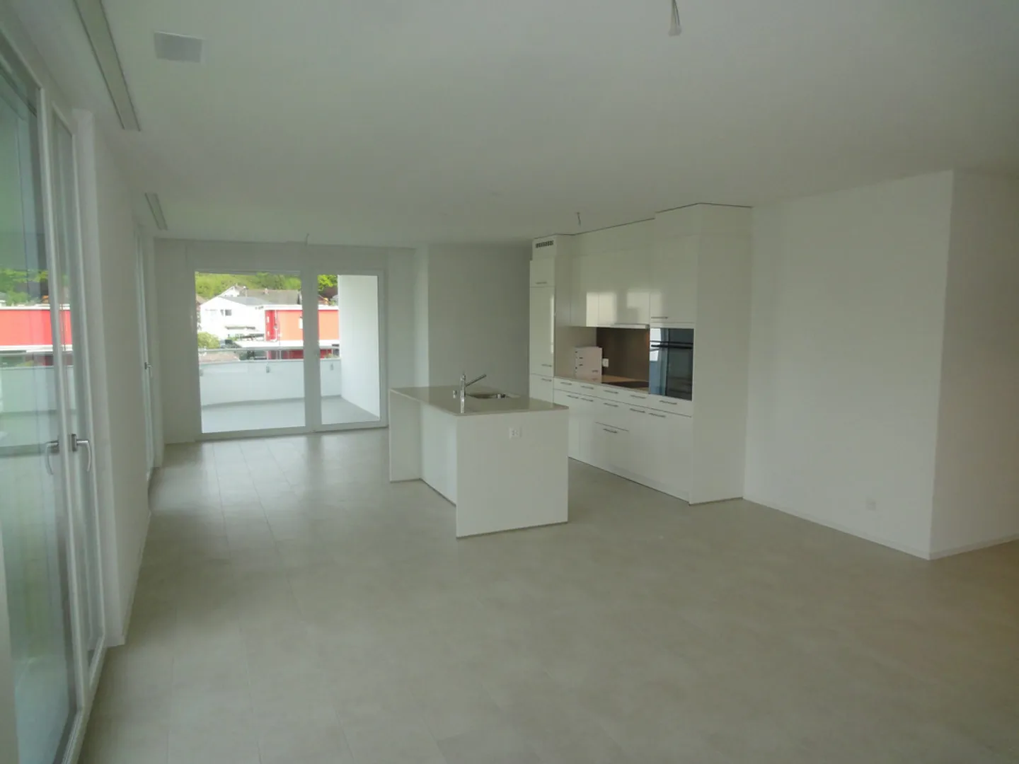APPARTEMENT MODERNE DANS UN EMPLACEMENT CALME - Photo 3 sur 9