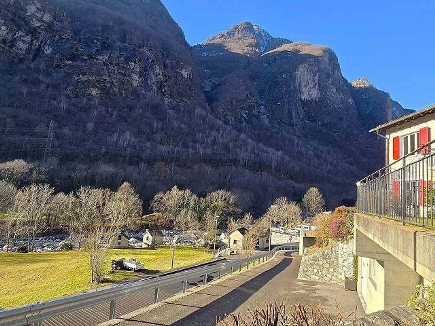 Schönes 5,5-Zimmer-Haus mit großem Grundstück und Garage, schöner Blick... - Foto 28 von 38