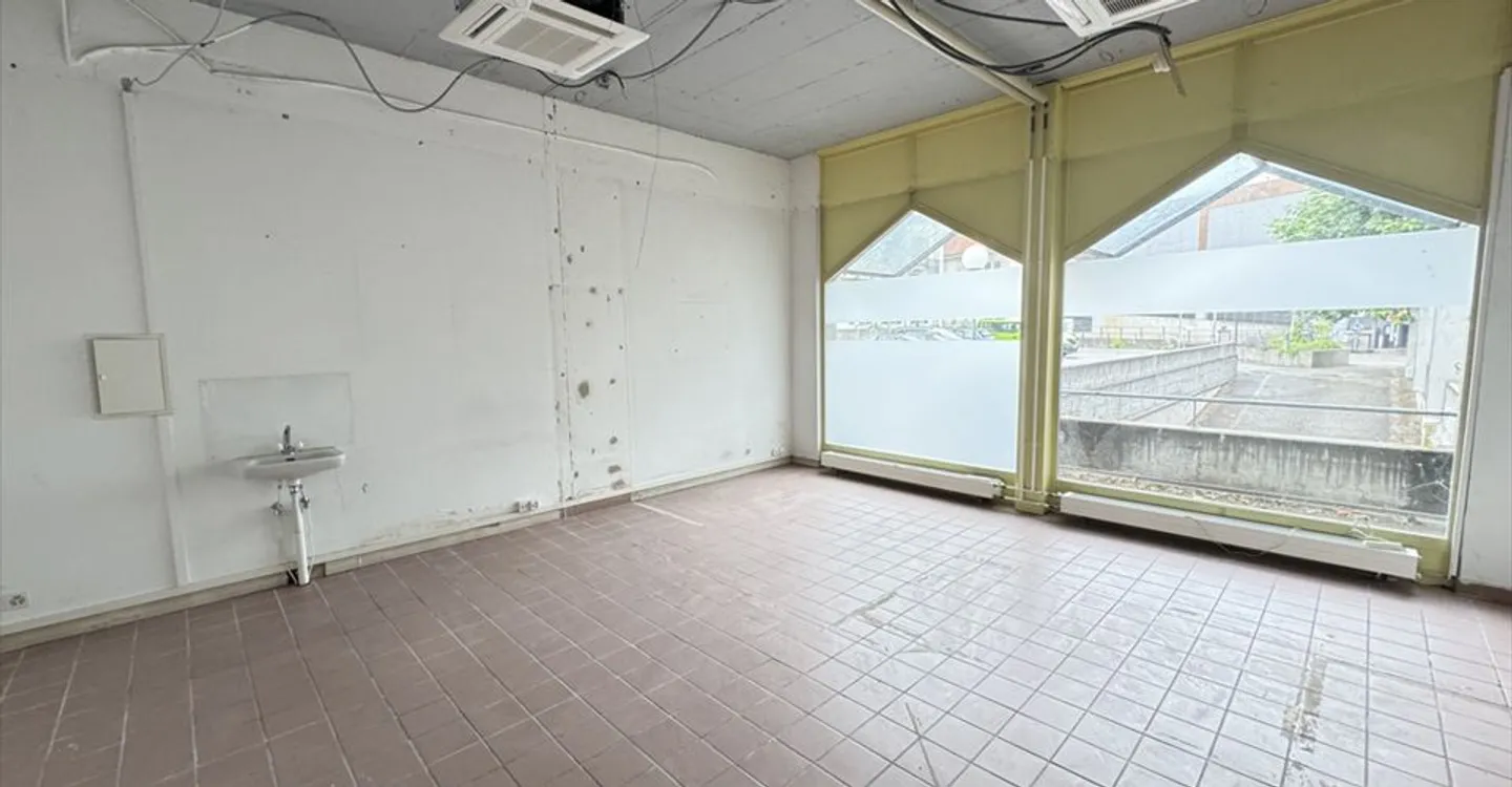 Edificio ad uso misto in affitto - Foto 1 di 10