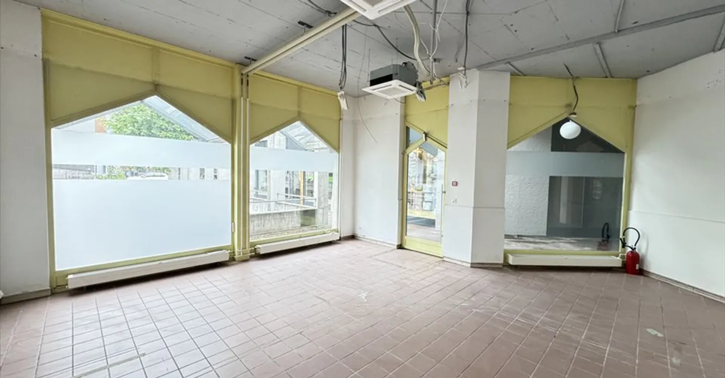 Edificio ad uso misto in affitto - Foto 3 di 10