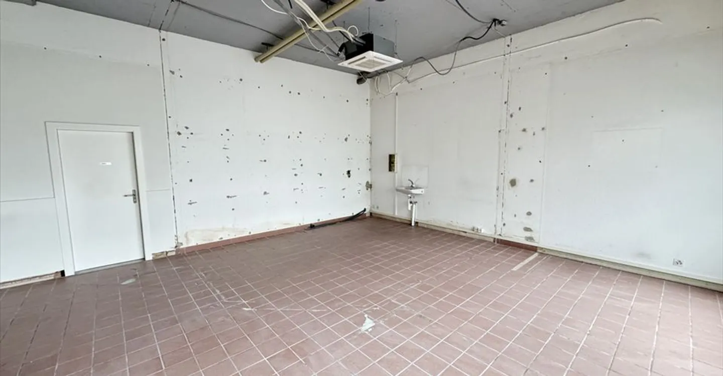 Edificio ad uso misto in affitto - Foto 4 di 10