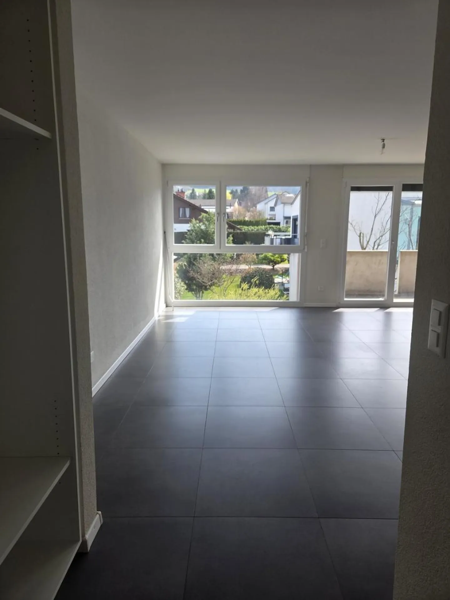 Modernes Apartment mit Balkon - Foto 6 von 9