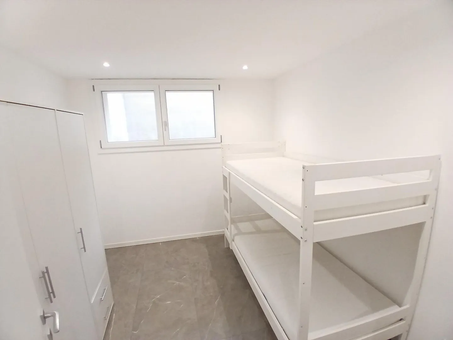 STUNDEVOLLER UND MODERNER 3.5 ZIMMER MIT PRIVATGARTEN IN RIVERA - Foto 8 von 8